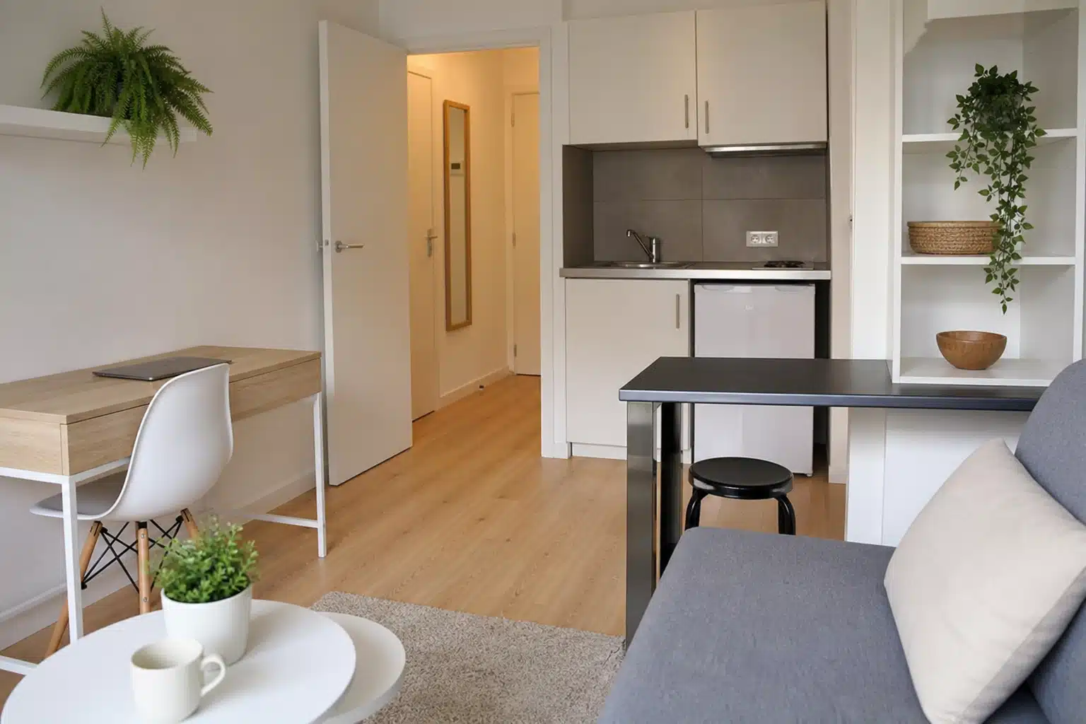 Studio moderne avec kitchenette et coin repas